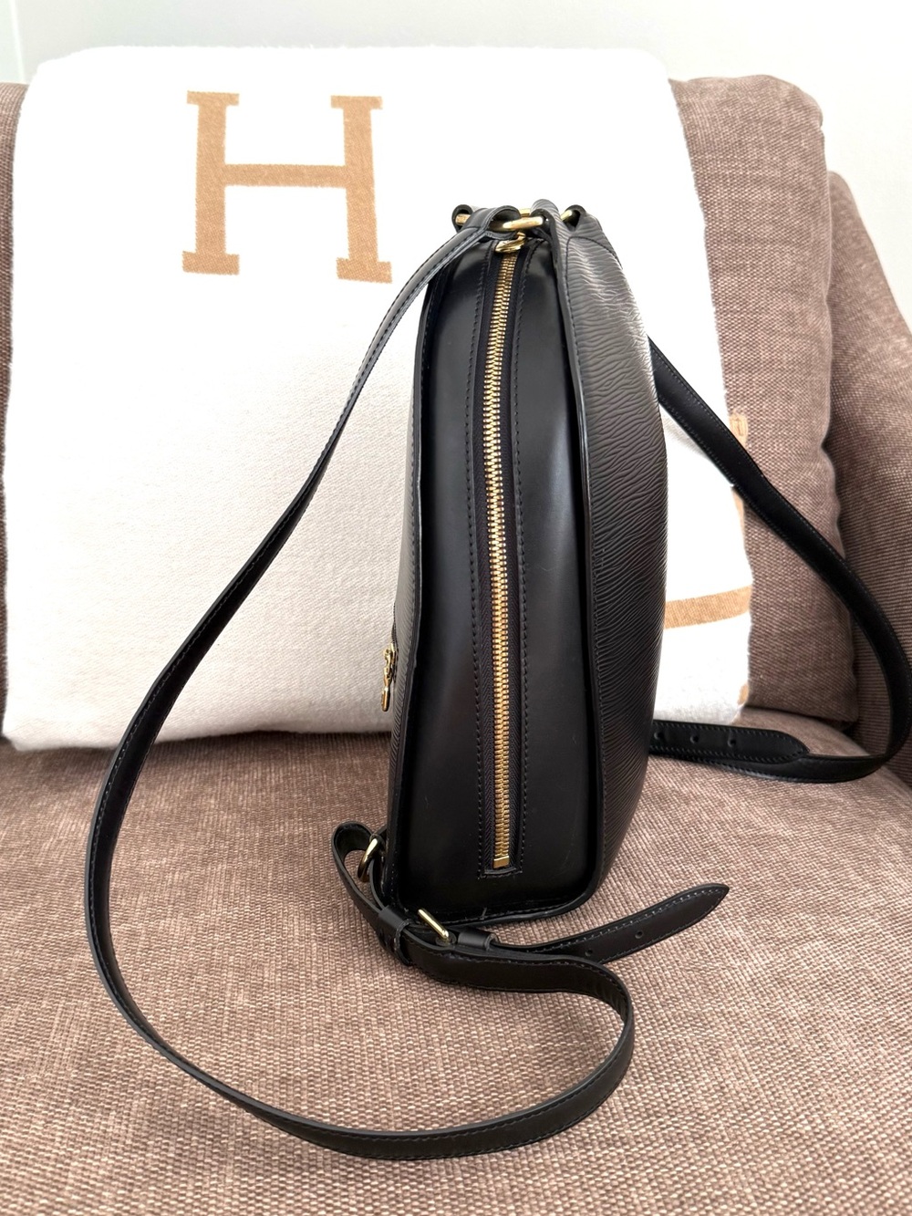 Authentic Louis Vuitton Mabillon back pack black Epi leather M52232 - Picture 6 of 16